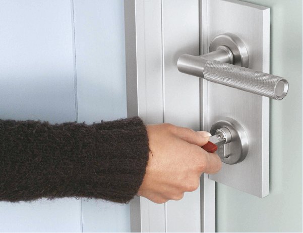 feronerie premium pentru uşi din lemn pe www.euro-wood.ro